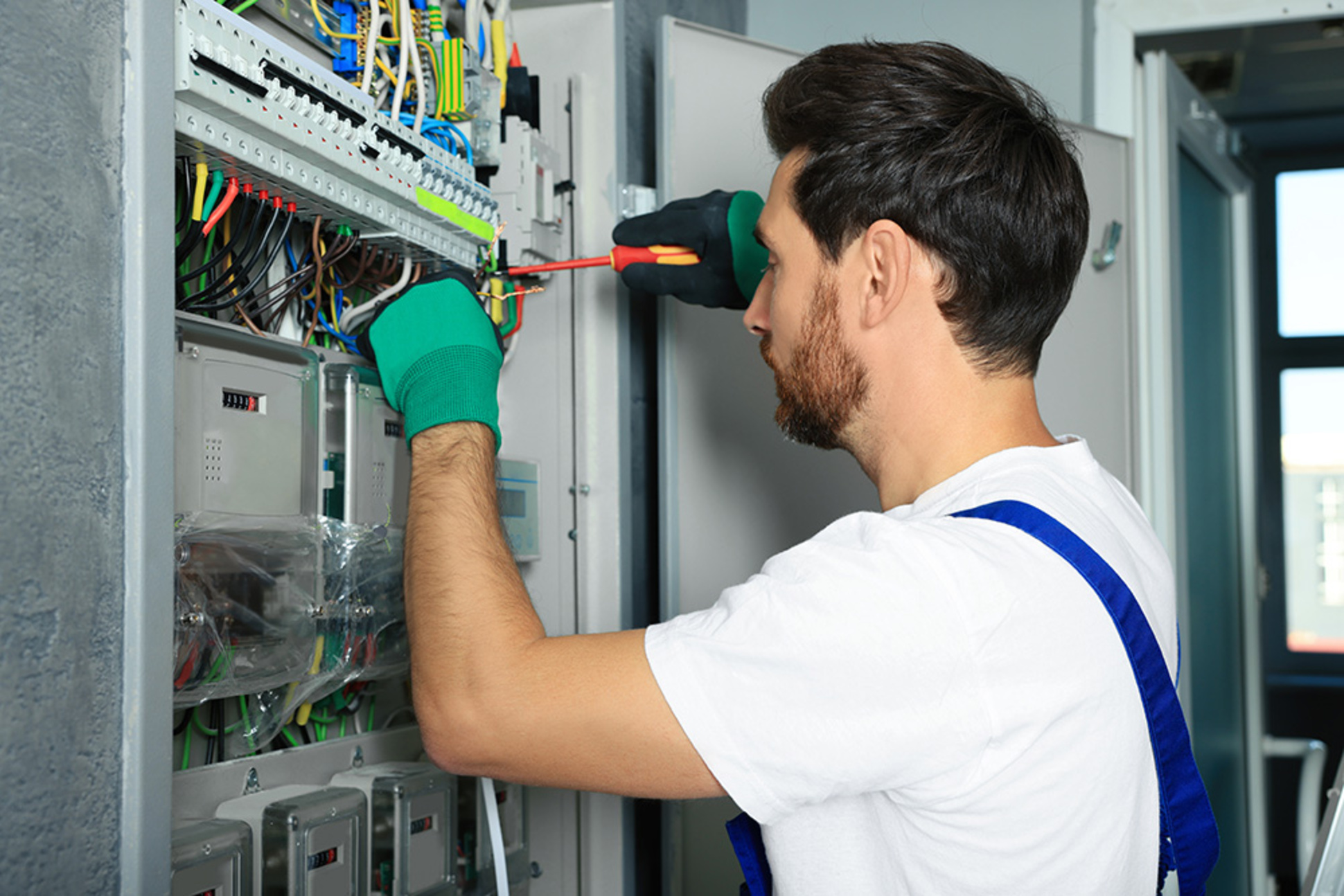 Nieder­spannungs­anlagen bei Elektrotechnik Rahn in Schiersfeld